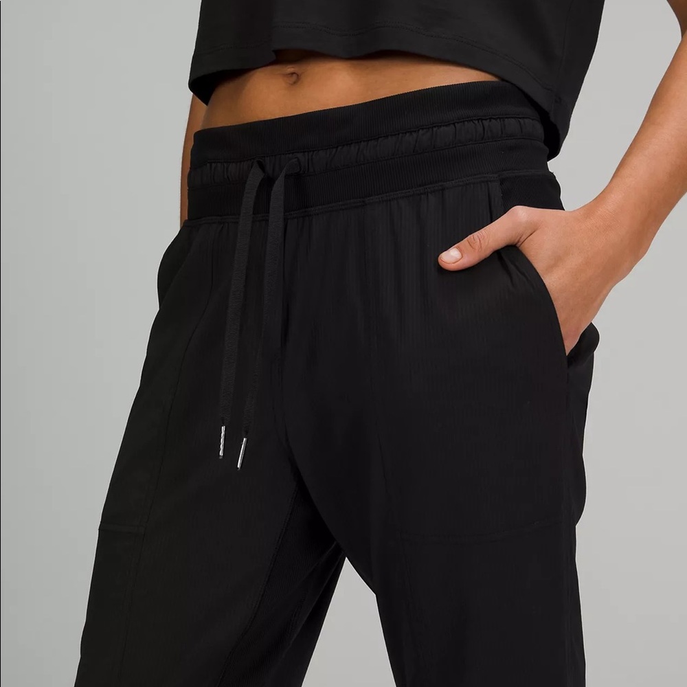 Lulu lemon dance studio Jogger crop